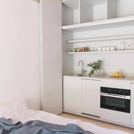 Modern With Rooftop Terrace 15min Walk Apartment Lastovo