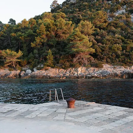 Modern With Rooftop Terrace 15min Walk Lastovo