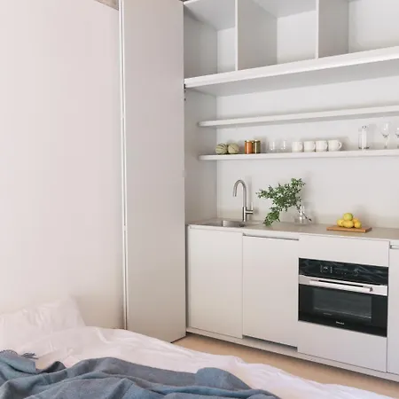 Modern With Rooftop Terrace 15min Walk Apartment Lastovo