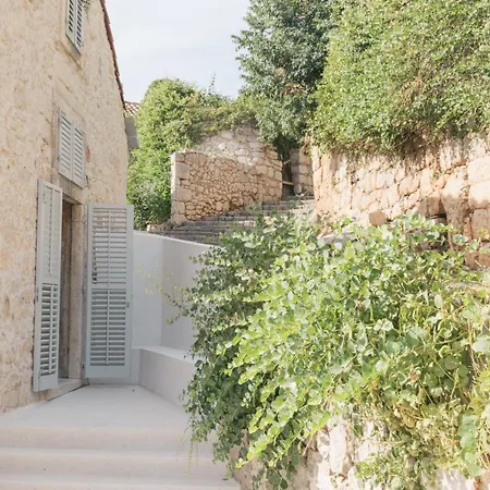 Modern With Rooftop Terrace 15min Walk * Lastovo