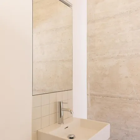 Modern With Rooftop Terrace 15min Walk Apartment Lastovo