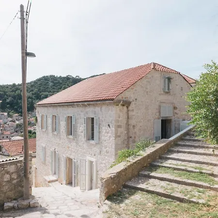 Modern With Rooftop Terrace 15min Walk Lastovo