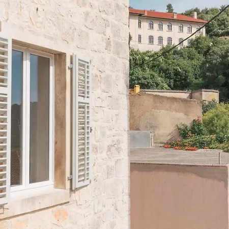 Modern With Rooftop Terrace 15min Walk Apartment *