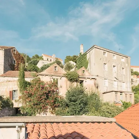 Modern With Rooftop Terrace 15min Walk * Lastovo