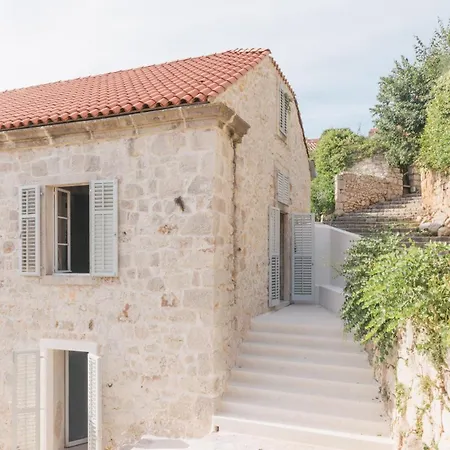 Modern With Rooftop Terrace 15min Walk Lastovo