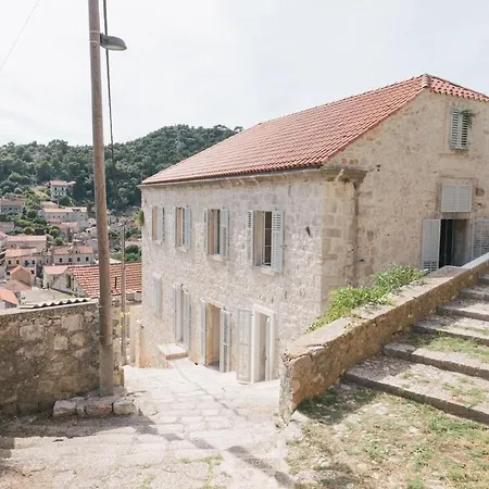 Modern With Rooftop Terrace 15min Walk Lastovo