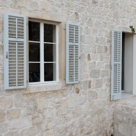 Modern With Rooftop Terrace 15min Walk *