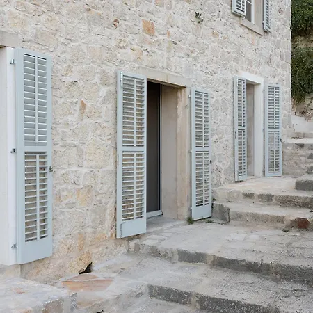 Modern With Rooftop Terrace 15min Walk * Lastovo