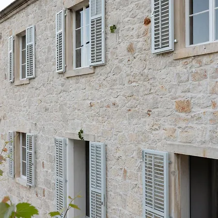 Modern With Rooftop Terrace 15min Walk *