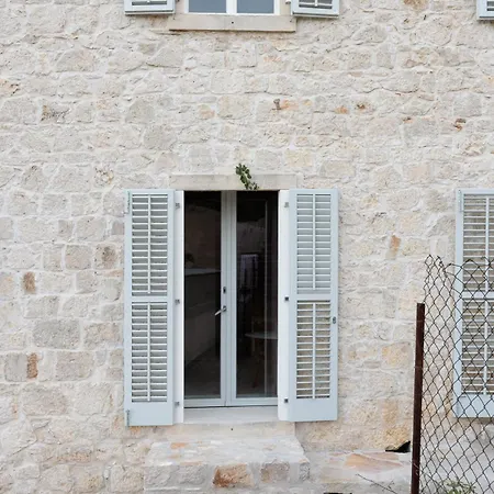 Modern With Rooftop Terrace 15min Walk Lastovo
