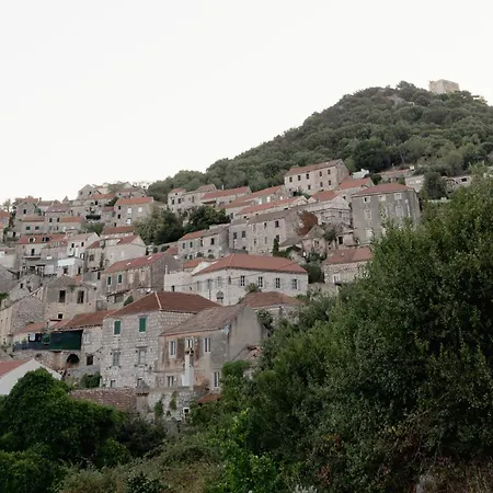 Modern With Rooftop Terrace 15min Walk * Lastovo