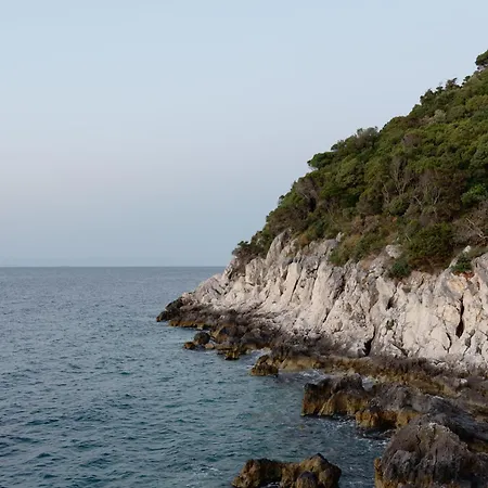 Modern With Rooftop Terrace 15min Walk Lastovo