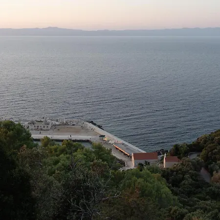 Modern With Rooftop Terrace 15min Walk * Lastovo