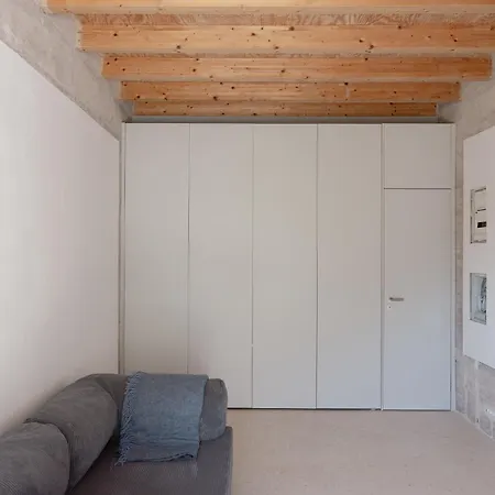 Modern With Rooftop Terrace 15min Walk Lastovo