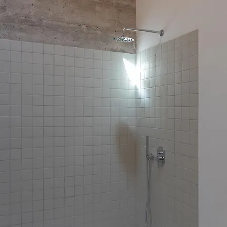 Modern With Rooftop Terrace 15min Walk * Lastovo