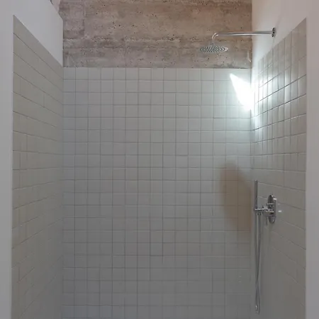 Modern With Rooftop Terrace 15min Walk *