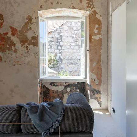 Modern With Rooftop Terrace 15min Walk Lastovo